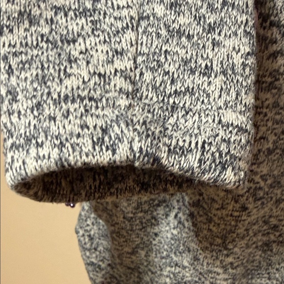 Columbia Gray and White Women's Sweatshirt - Picture 7 of 8